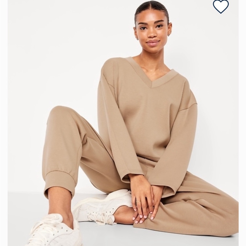 Old Navy Bounce Fleece V-Neck Cocoon Sweatshirt NWT‎ in Salt Marsh Brown